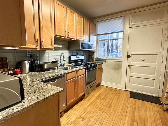 3rd image of 1955 W Sunnyside Ave APT 2