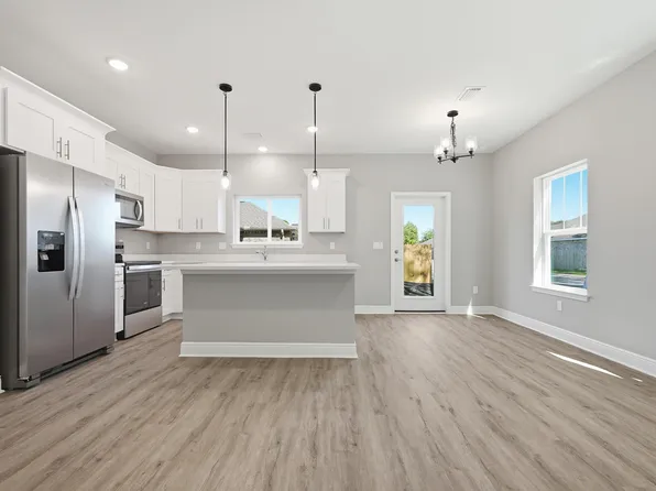 929 Kenzie Ln, Fort Walton Beach, FL 32547