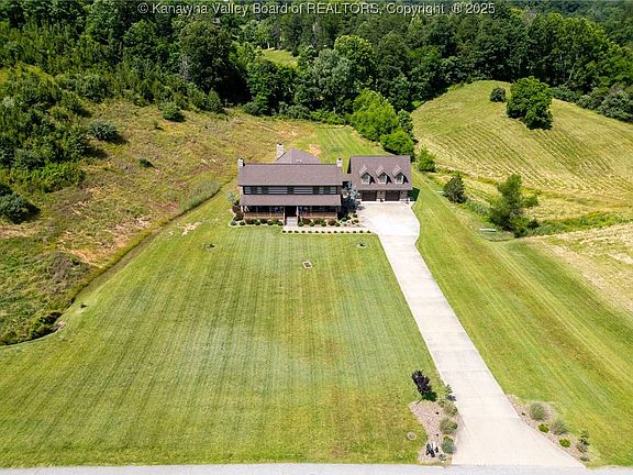 4th image of 8 Abby Ln