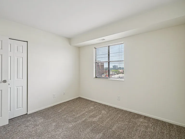 River Place Luxury Apartments — Photo 27