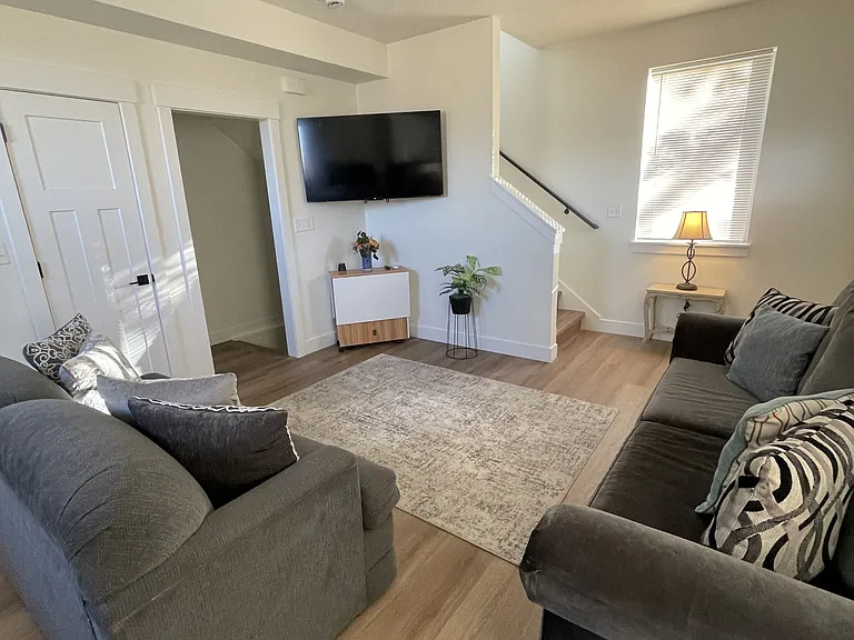 2233 Jefferson Ave #4 — Photo 9