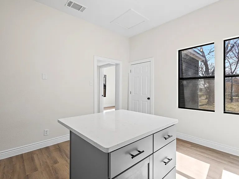 814 W Fern St — Photo 12