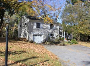 11 Daly Cross Rd, Mount Kisco, NY 10549