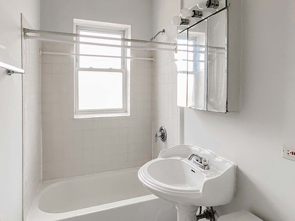 4th image of 3527 1/2 N Broadway St APT 3E