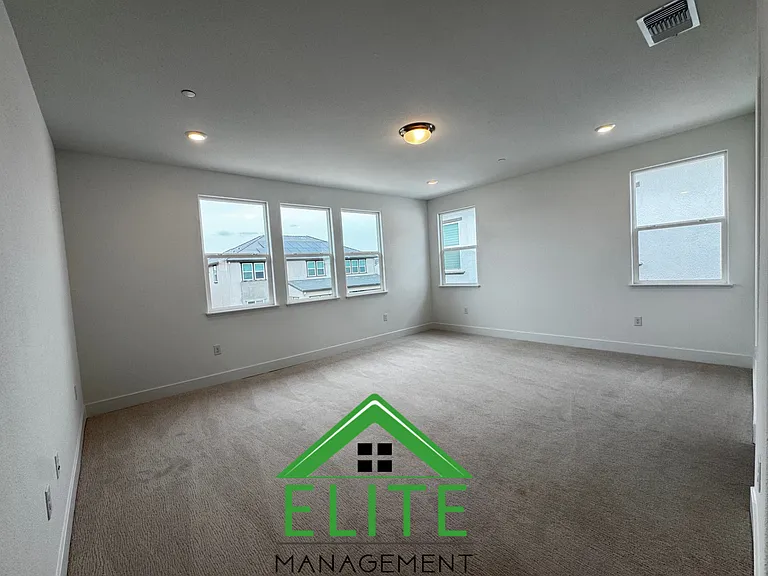 3041 Palo Alto St — Photo 22