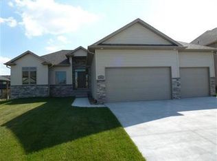2811 Valley Stream Dr, Lincoln, NE 68516