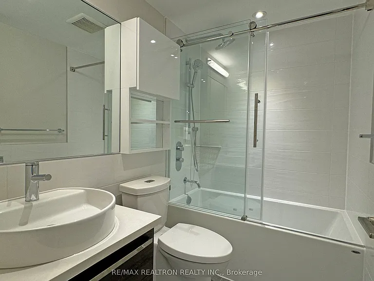 11 Walmer Rd #105 — Photo 6