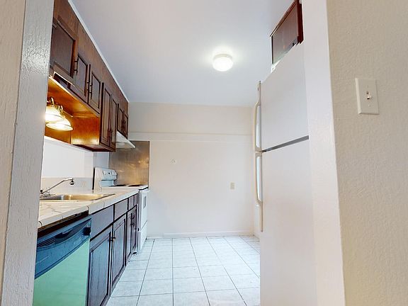 4th image of 1560 Geneva Ave #2