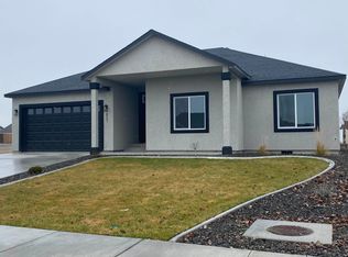 827 N Wehe Ave, Pasco, WA 99301