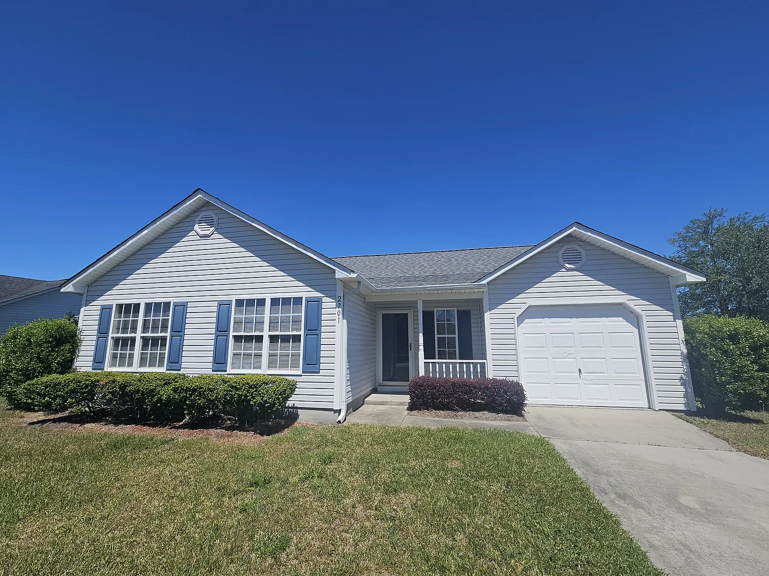 3 bed, 1100 sqft, $1,925 — Photo 2
