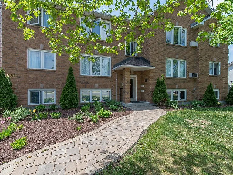 1660 Russell Rd #1 — Photo 3