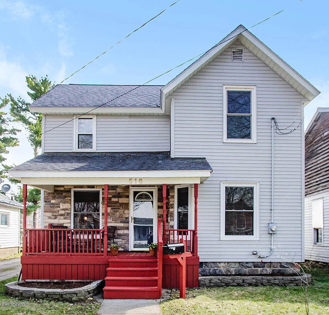 516 W Grand St photo 1