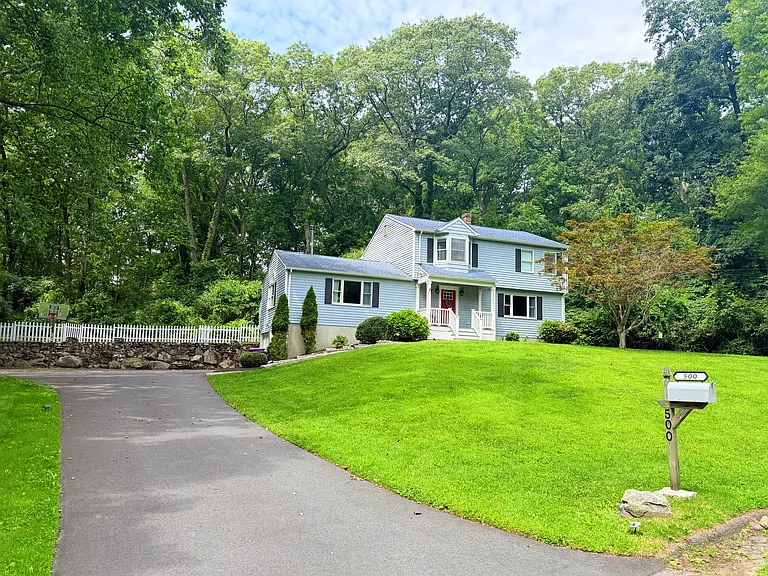 500 Wolcott Ln — Photo 1