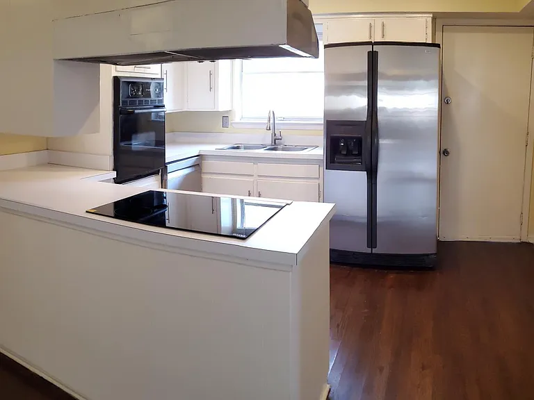 Kitchen & Side Entrance. Built in Cooktop & Oven.