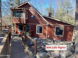 1057 Red Hawk Dr, Lake Ariel, PA 18436