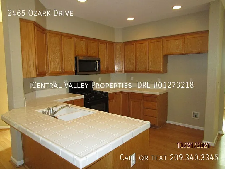 2465 Ozark Dr — Photo 5