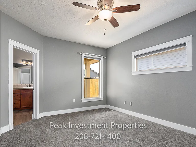 4721 S Silvermaple Ave — Photo 15