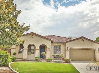 9411 Chantilly Ln, Bakersfield, CA 93312