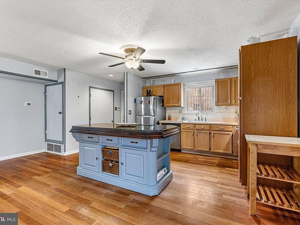 1st image of 703 Meadow Woods Ln