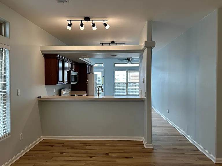 333 Spring Valley Ln — Photo 5