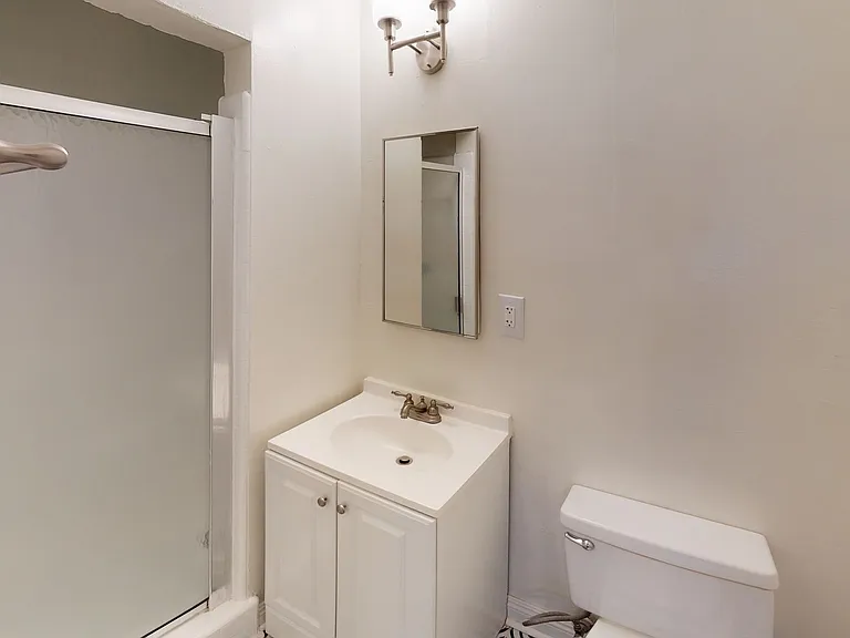 Washington Apartments...Prime Westside Location! CALL NOW! — Photo 16