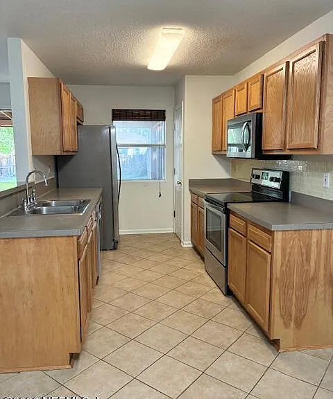 2135 Ashland St — Photo 10