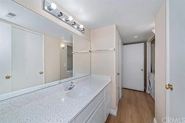 1 bed, 728 sqft, $2,150 — Photo 2