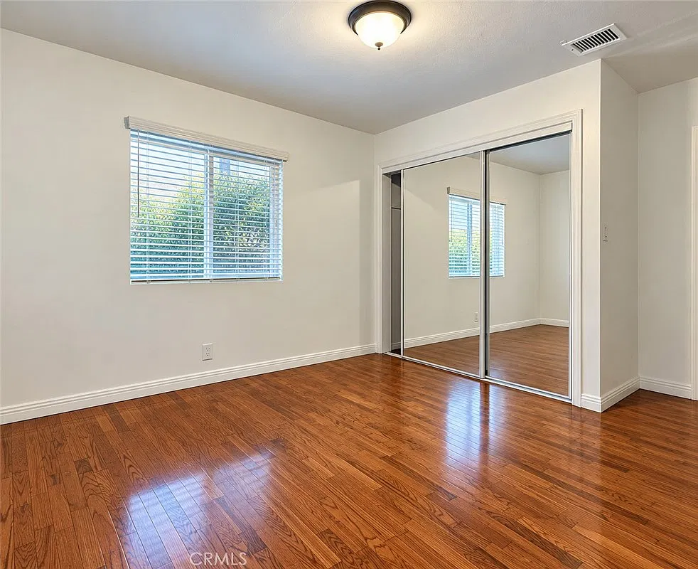 3 bed, 1035 sqft, $3,795 — Photo 4