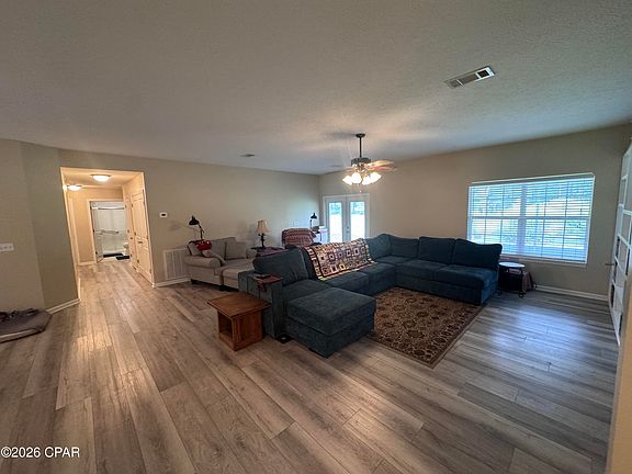 3rd image of 594 Green Bay Rd