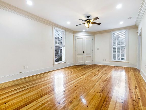2nd image of 200 N Clark St #B