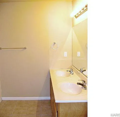 102 Edna St — Photo 11