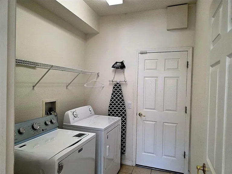 1027 Balmoral Dr — Photo 26
