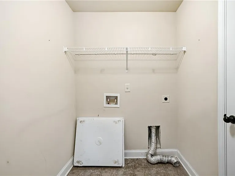 1268 Mitford Ln — Photo 31
