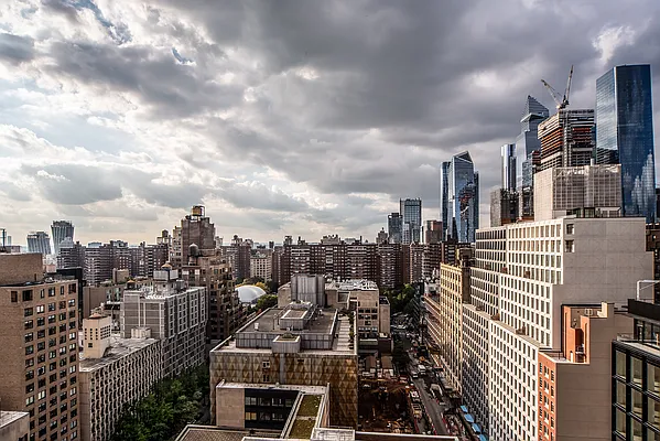 Sold by Warburg | media 6