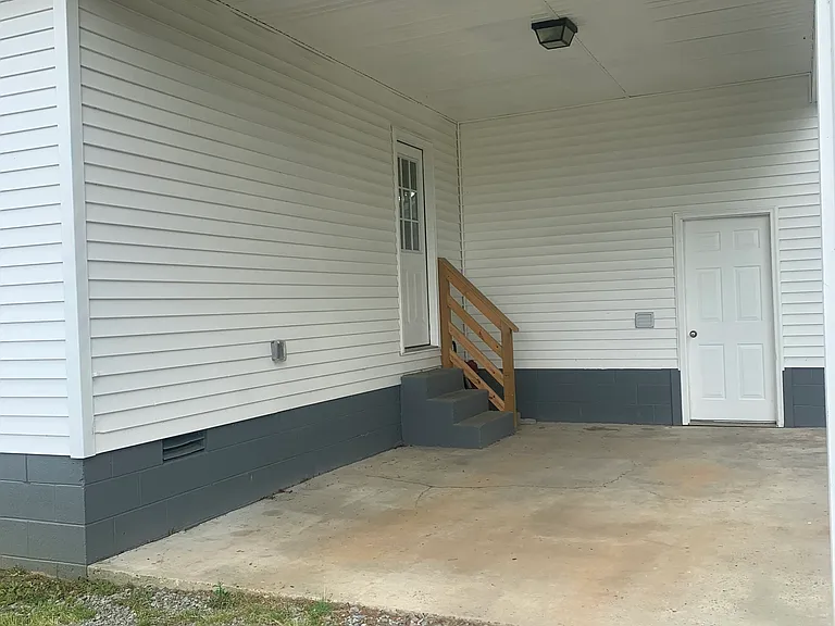 401 Dunnaway St — Photo 3