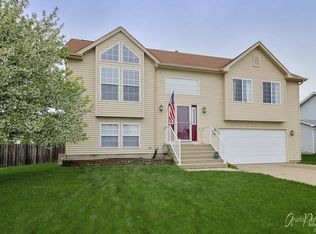 712 Wimbleton Trl, McHenry, IL