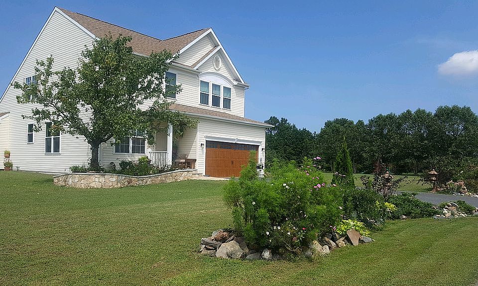 2nd image of 22524 Lakeshore Dr
