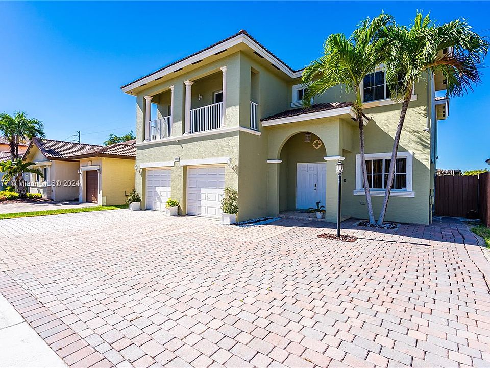 1st image of 1350 NE 41st Pl