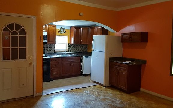 3rd image of 616 Joliet St
