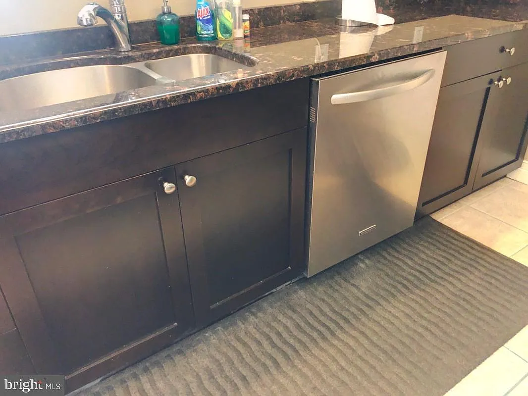 1 bed, 1.0 bath, 914 sqft, $2,100 — Photo 4