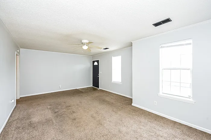3 bed, 2.0 bath, 1060 sqft, $1,445 — Photo 2