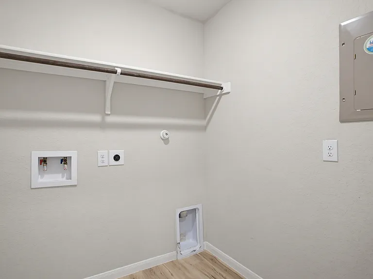 13138 Rosemary Cv — Photo 18