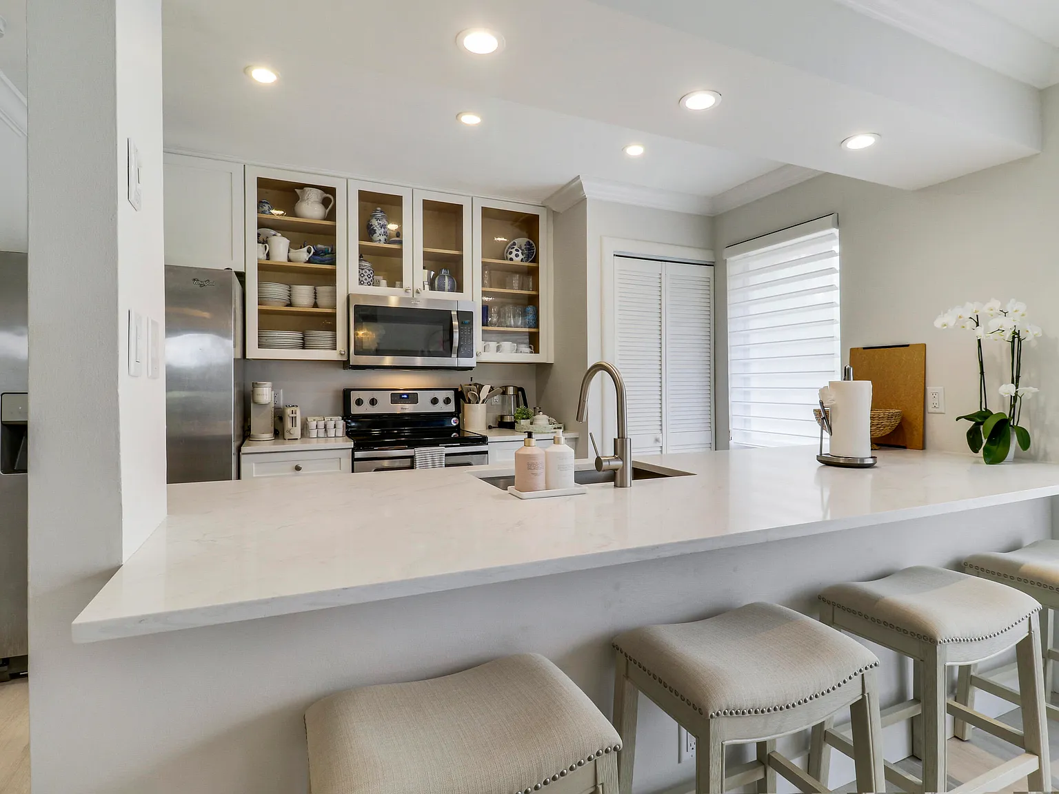 2 bed, 2.0 bath, 1366 sqft, $3,000 — Photo 3