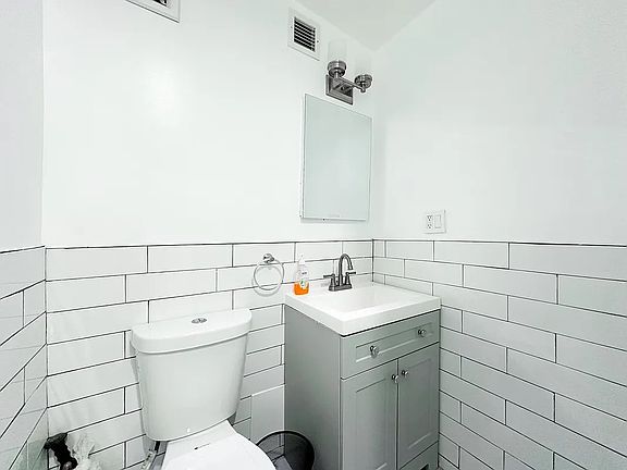 4th image of 423 W 144th St #4R