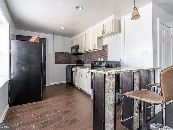 2nd image of 517 W Girard Ave APT 3