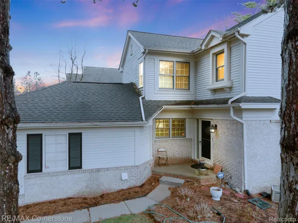 7632 Danbury Cir, West Bloomfield, MI 48322