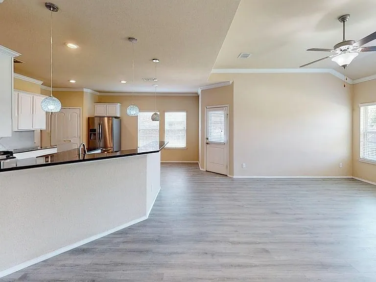 400 Plum Ct — Photo 14
