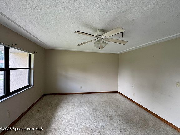2nd image of 2860 Notre Dame Ave
