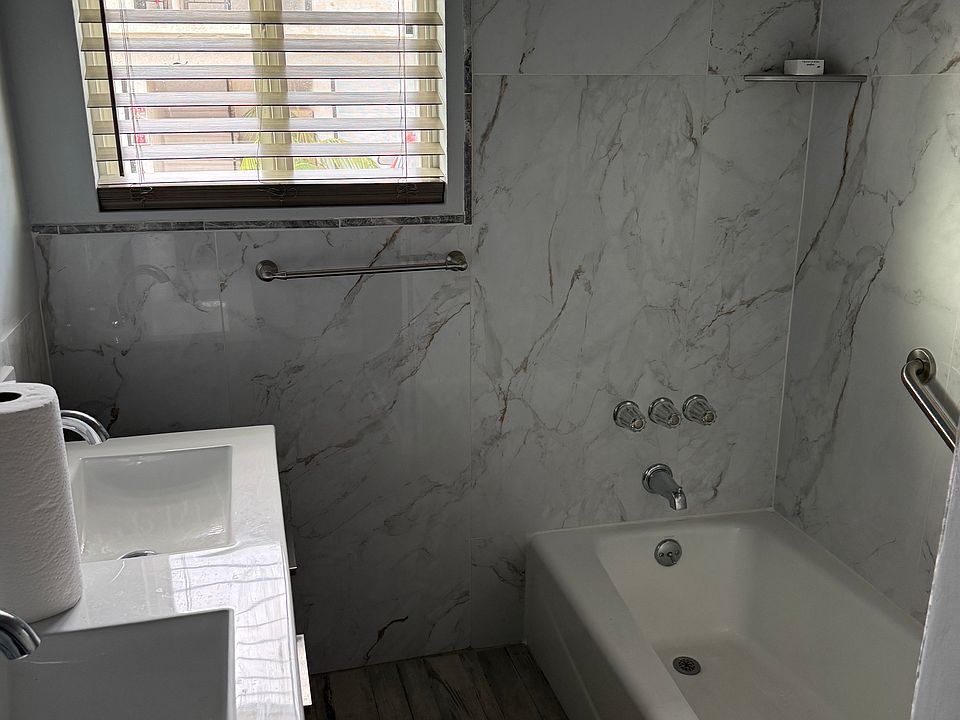 1st image of 3662 W 109th St APT 2