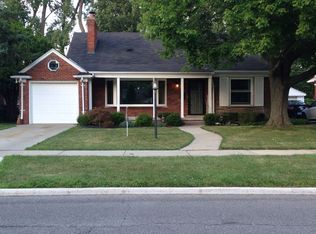 1170 Fairholme Rd, Grosse Pointe Woods, MI 48236